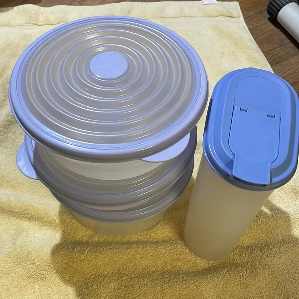 Tupperware - Picture 1 of 8